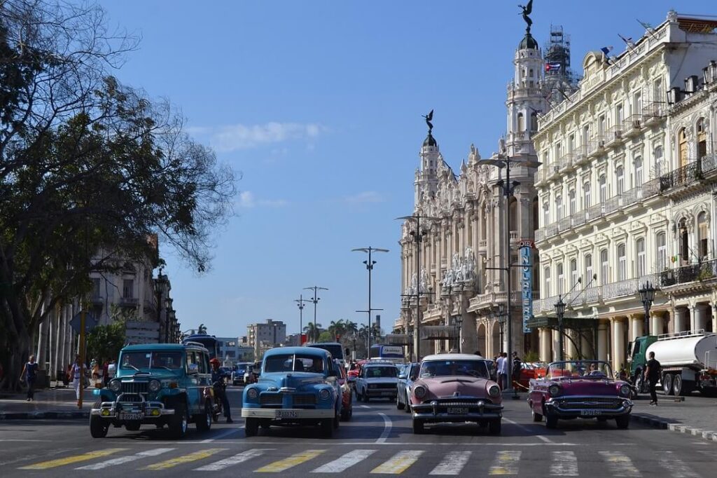 Taxis compartidos en La Habana Almendrones boteros